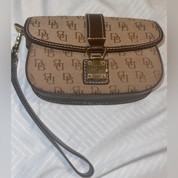 Dooney & Bourke Wristlet - Picture 1 of 4